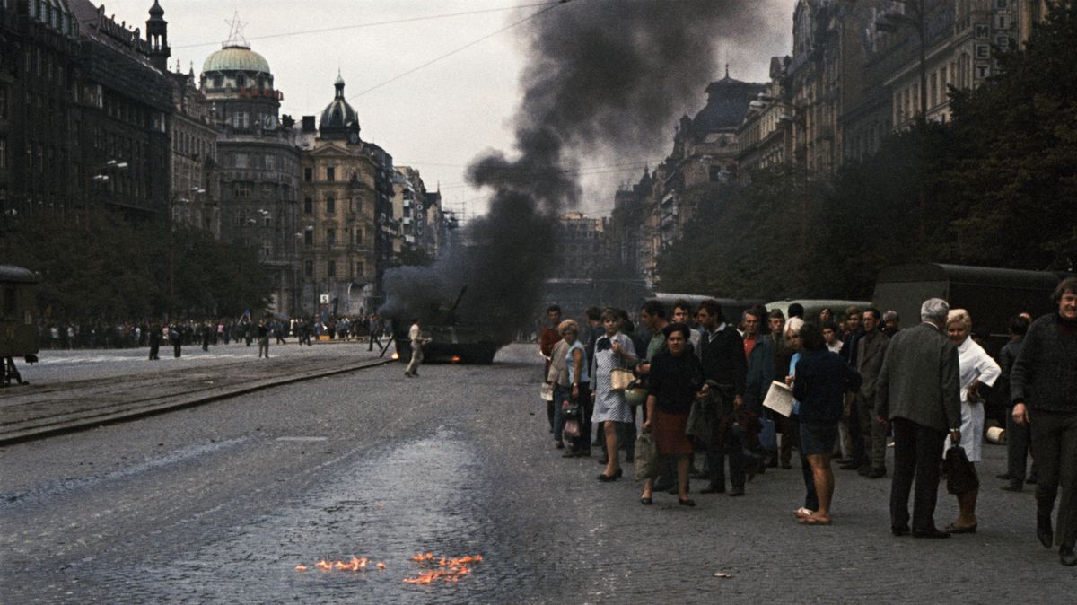 Obrazem: Sovětští tankisté v srpnu 1968 věřili, že jedou Prahu osvobodit